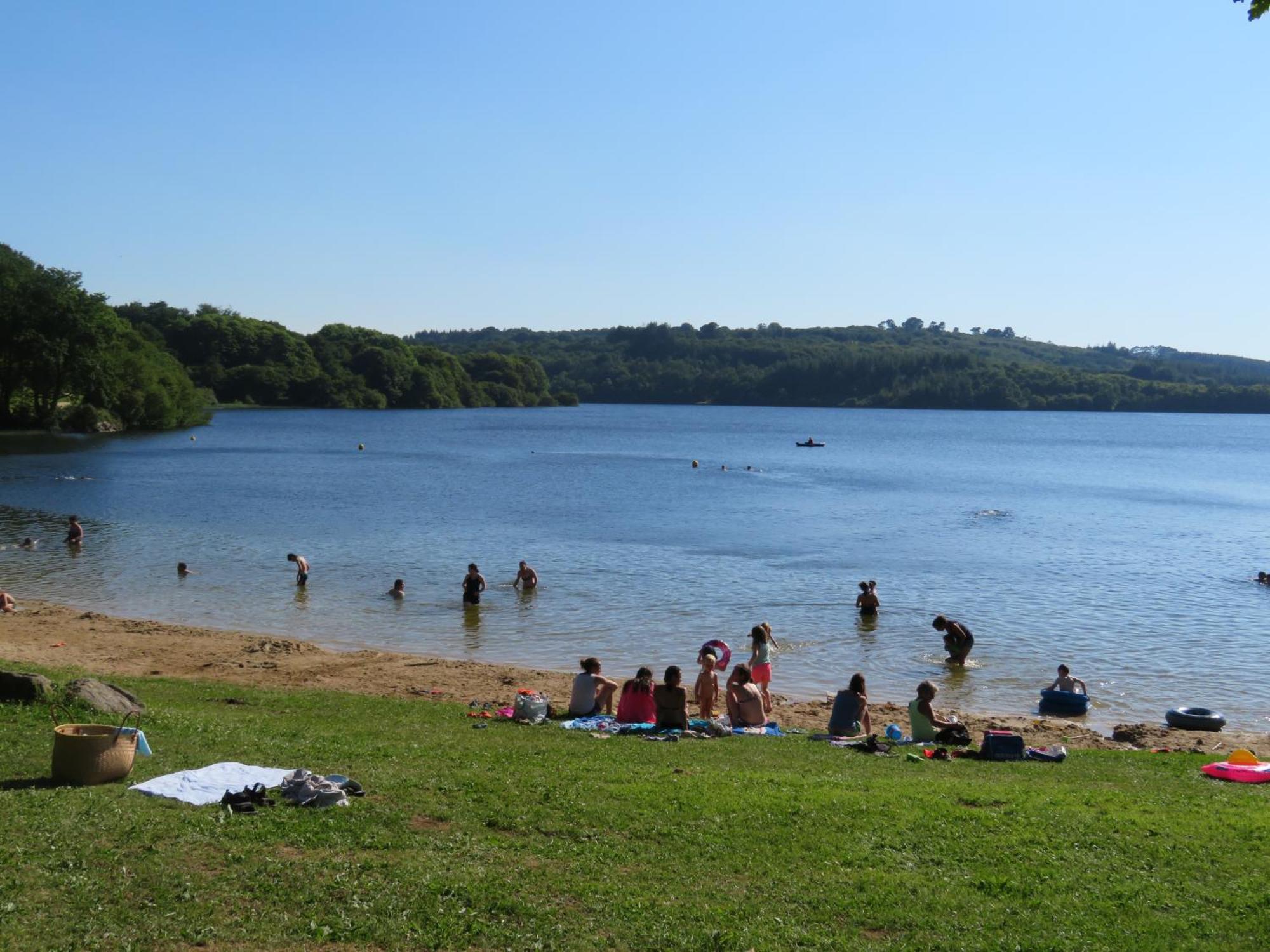 Camping Au Lac Du Drennec Glamping Tent Commana Екстер'єр фото